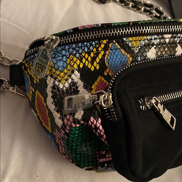 Combo!! Steve Madden Sneaker and Crossbody 
Cliff Snake 
Size 9 - Picture 6 of 6